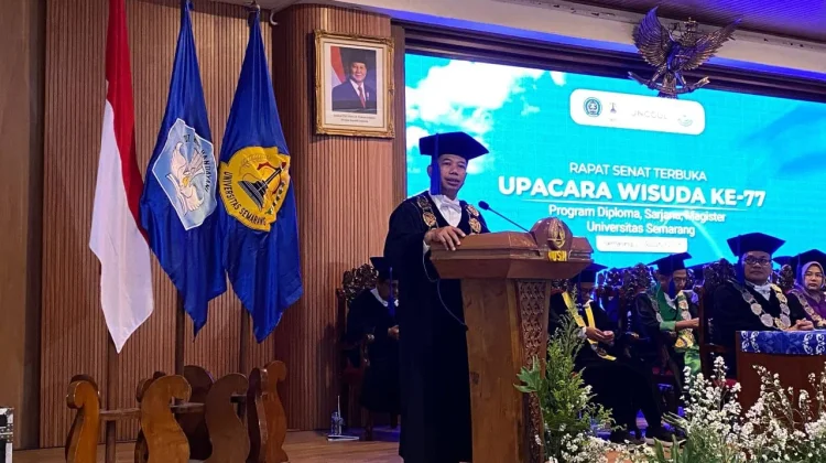 Wisuda ke-77 Universitas Semarang, Ini Pesan Rektor untuk 796 Wisudawan