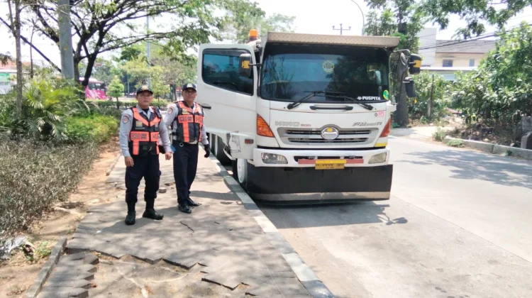 Dishub Kota Semarang Imbau Truk Tak Parkir di U-Turn Pudak Payung