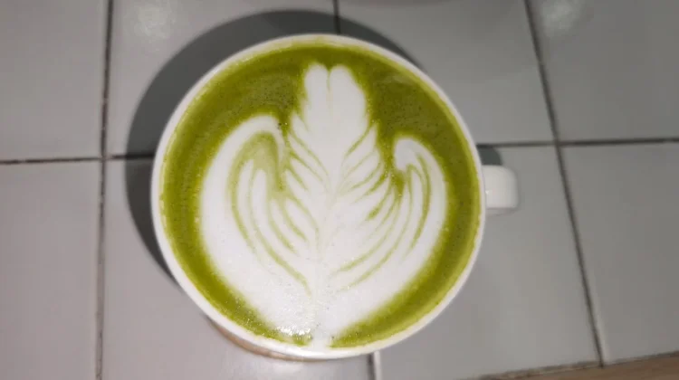 Matcha Latte Sehat, Ganti Gula dengan Susu Almond