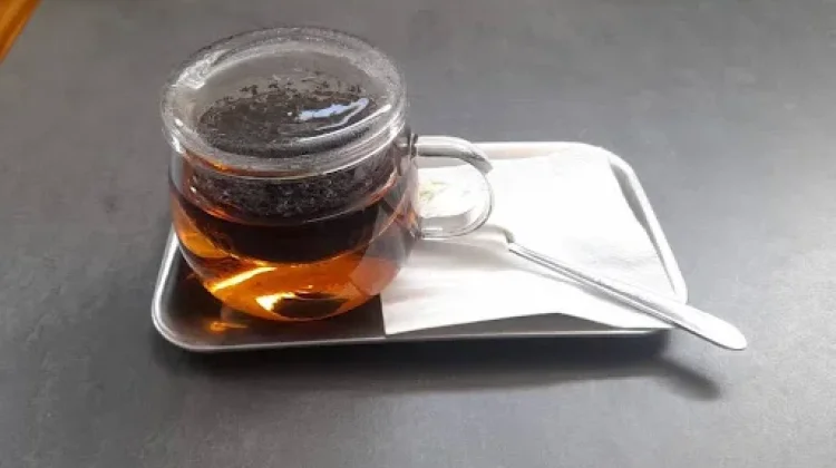 Teh Hangat untuk Menemani saat Hujan