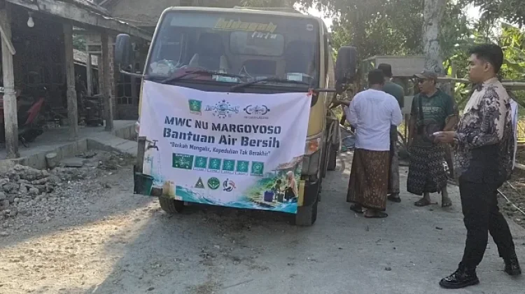 MWC NU Margoyoso Salurkan Bantuan Air