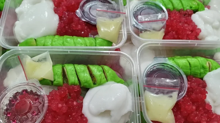 Manisnya Es Pisang Ijo: Mahakarya Kuliner Khas Makassar
