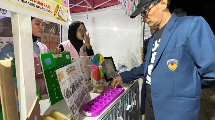 Bangun Desa Cerdas, UPGRIS Kembangkan 10 Pojok Literasi di Desa Lembu