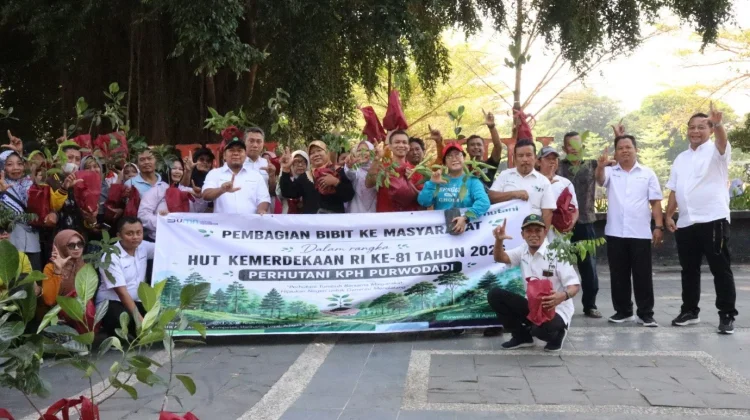 Gelar Kampanye Hijau, Perhutani Bagikan 2.835 Bibit Tanaman kepada Masyarakat