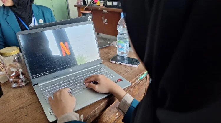 Nonton Film di Situs Ilegal, Risiko Jadi Fatal