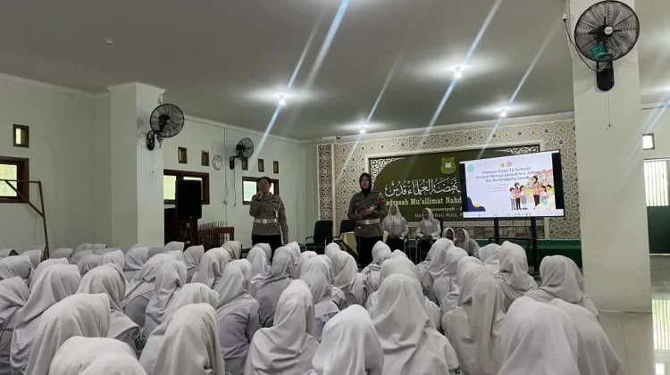 Satlantas Polres Kudus Ajak Pelajar MA Mu’allimat Tertib Lalu Lintas, Jauhi Tawuran