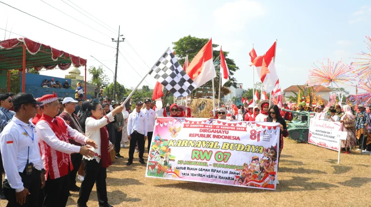 Meriahkan HUT RI, Wali Kota Semarang Ikuti Karnaval dan Kirab Budaya