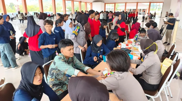 Polwan Jateng Gelar Baksos Kesehatan di Sekolah Rakyat