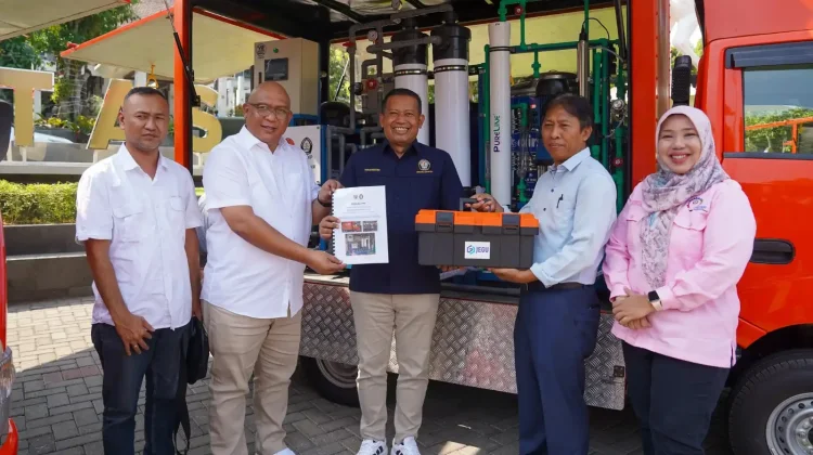 Dukung Penanganan Bencana, Undip Serahkan Lima Unit Mobile Water Treatment ke BNPB