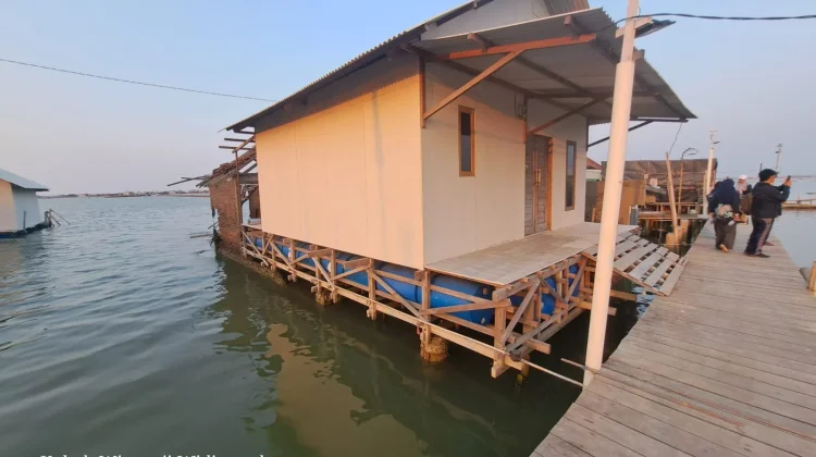 USM Kenalkan Inovasi Platform Rumah Apung Styrofoam di Desa Timbulsloko Demak