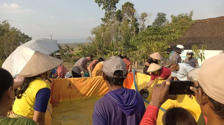 Polres Grobogan Salurkan 18 Tangki Air Bersih, Bantu Warga Terdampak Kekeringan