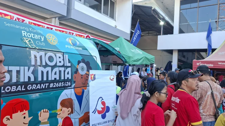 Mobile Eye Clinic Rotary Semarang Kunthi Ada di RRI Fest, Warga Berbondong Periksa
