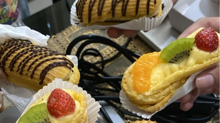 Pastry Lembut Eclair dengan Isian Creamy yang Menggoda