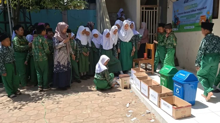 Edukasi ke Sekolah, Bank Sampah Gejlik Dorong Siswa Kelola Sampah Sejak Dini