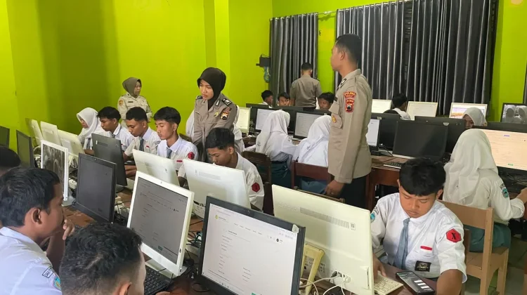 Tangkal Hoaks, Polres Demak Bekali Pelajar Literasi AI