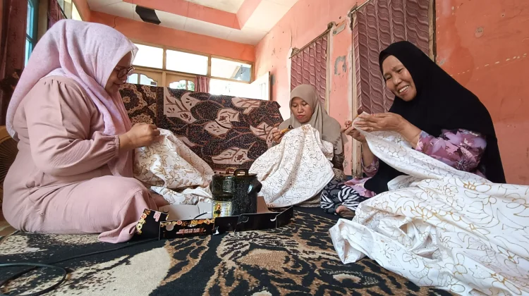 Tarik Minat Gen Z, Pembatik Batang Promosikan Batik Rifaiyah hingga Mancanegara