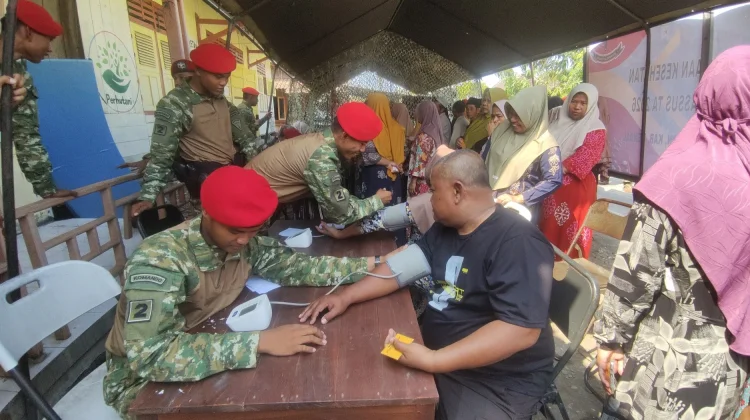Anggota Batalyon Kopassus Gelar Cek Kesehatan Gratis di Desa Wonosari Pegandon