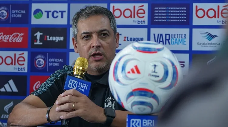 Arema FC Menang 4-0, Bola Mati Jadi Senjata Utama
