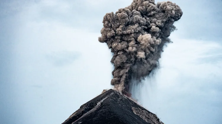 Bukan Sekadar Debu, Ini Bahaya Abu Vulkanik dari Erupsi Gunung Berapi