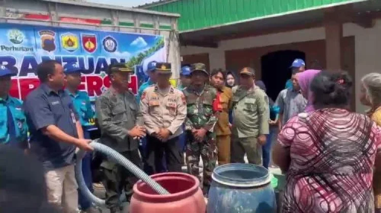 Warga Grobogan 2 Bulan Kesulitan Air, Perhutani Salurkan Bantuan ke 24 Desa