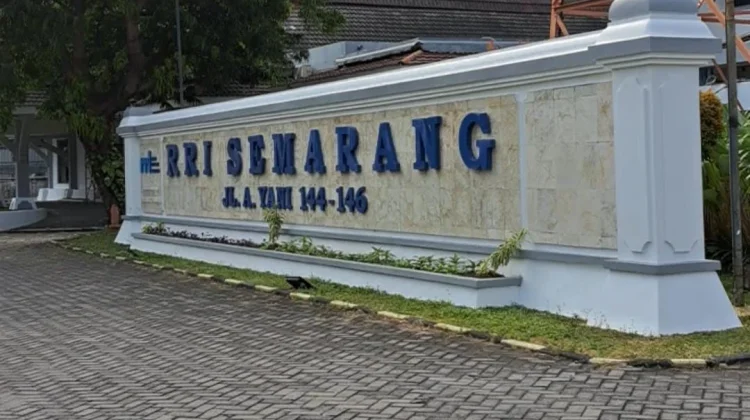 Pendengar: RRI Tidak Hanya Radio, tetapi Sejarah yang Bersuara