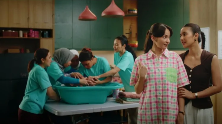 Enzy Storia Bangkit dari PHK di "Agensi Rumah Tangga"