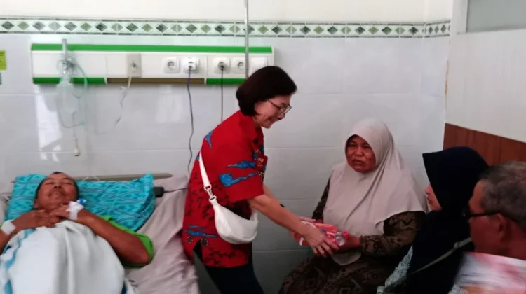 Paguyuban Tionghoa di Kota Magelang Bagikan Makan Gratis bagi Penunggu Pasien