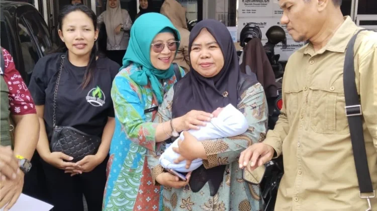 Warga Penggaron Kidul Dikejutkan Temuan Bayi dalam Kardus, Polisi Buru Pelaku