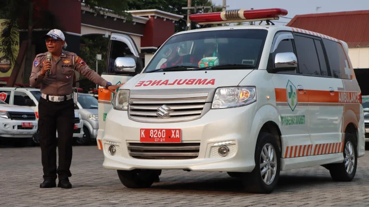 Polresta Pati Uji Kesiapan 50 Ambulans
