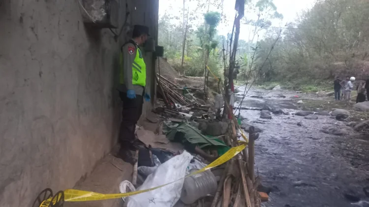 Jasad Pria Tanpa Identitas Ditemukan di Bawah Jembatan Kalitanggi