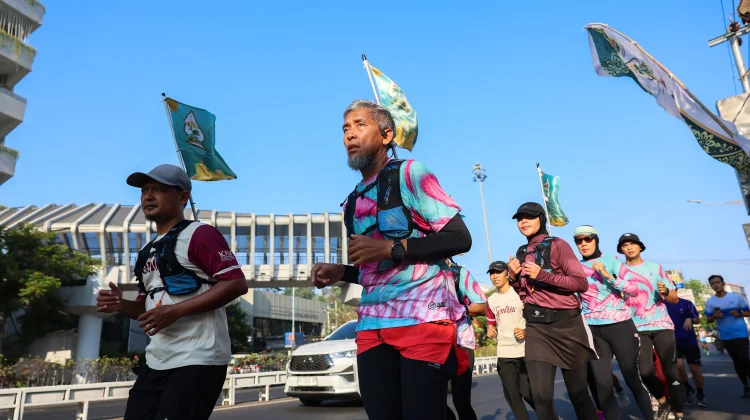 Kibarkan Bendera Sambil Lari 10K, Cara Unik Sekda Jateng Kenalkan MTQ