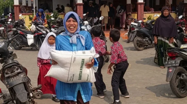 Harga Beras Tinggi, 1.473 KPM Purwosari Terima Bantuan 30 Kg Beras