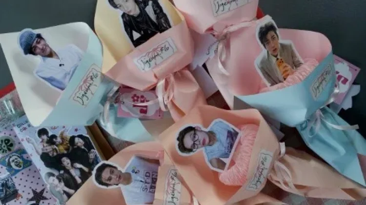 Bouquet Tak Selalu Bunga, Foto dan Makanan Bisa Jadi Pilihan