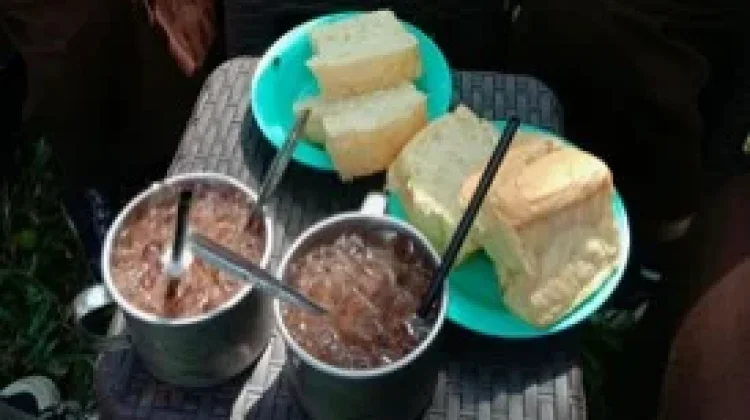 Es cokelat cocol menjadi salah satu kuliner yang tetap digemari meski tren makanan