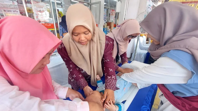 Jangkau 8.400 Penerima, Alfamart dan Sweety Lanjutkan Alfamart Sahabat Posyandu