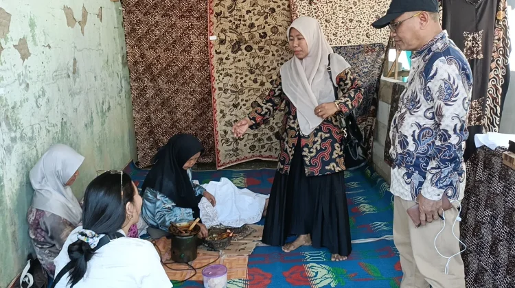 Regenerasi dan Perluasan Pasar Jadi Tantangan Batik Rifaiyah Batang