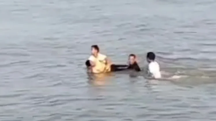 Diduga Terseret Arus saat Mandi, Remaja Ditemukan Meninggal di Pantai Jatisari