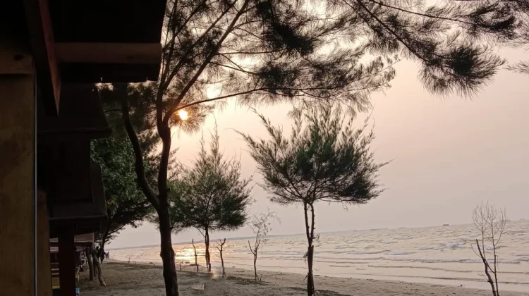 Pantai Tirang Semarang, Wisata Pesisir Menikmati Senja