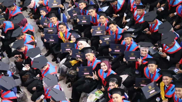 Polines Wisuda 2.191 Lulusan, Tekankan Integritas