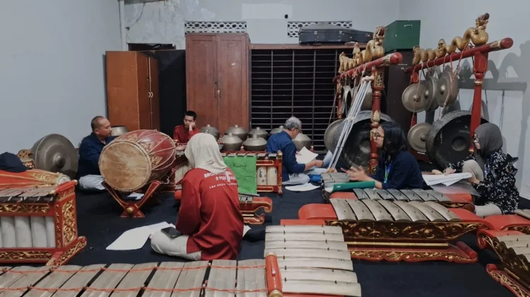 Gamelan, Arti Kata dan Alunan Indah Suaranya