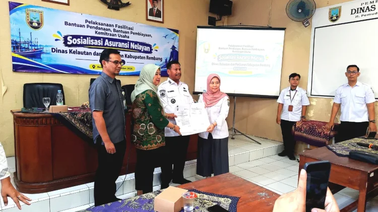 Risiko Tinggi di Laut, Pemkab Rembang Tanggung Premi BPJS 2.000 Nelayan