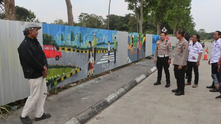 HUT Polantas, Polres Semarang Sampaikan Edukasi Berlalu Lintas melalui Mural