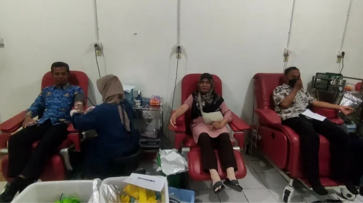 PMI Kendal Beri Bingkisan Khusus untuk Pendonor Darah di HUT ke-18 PMI
