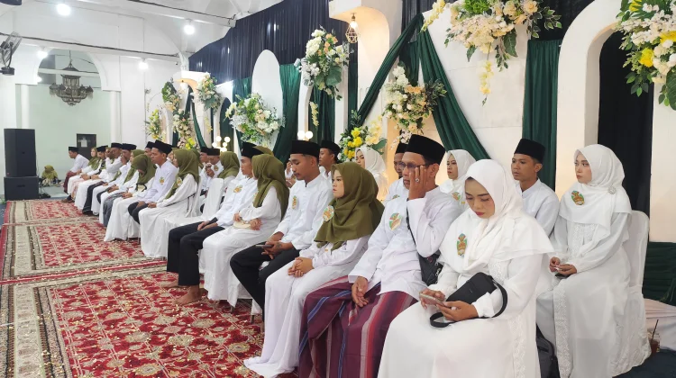 Ikuti Nikah Maulid di Kanzus Sholawat Pekalongan, 21 Pasangan Dapat Uang Mahar