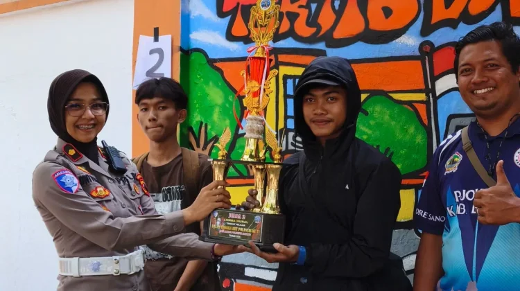 HUT ke-71 Polantas, Pelajar Batang Adu Kreativitas Mural