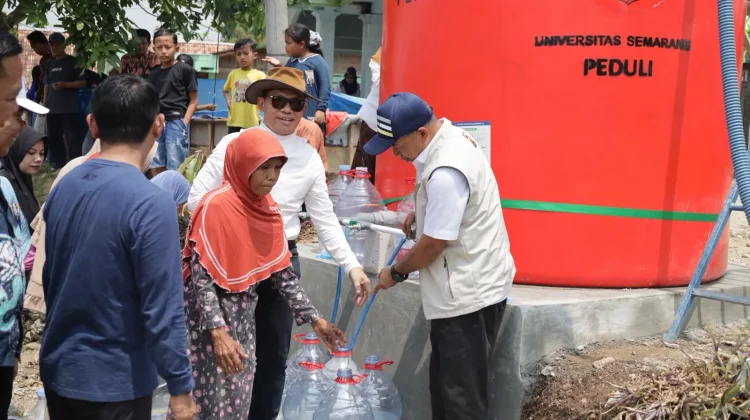 USM -Alumni SMAN 2 Sragen Salurkan Bantuan Air Bersih untuk Warga Ngrombo