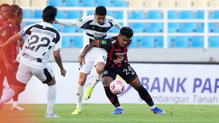 Skuat Tim Persipura Petik Poin Pertama Musim Ini di Kandang