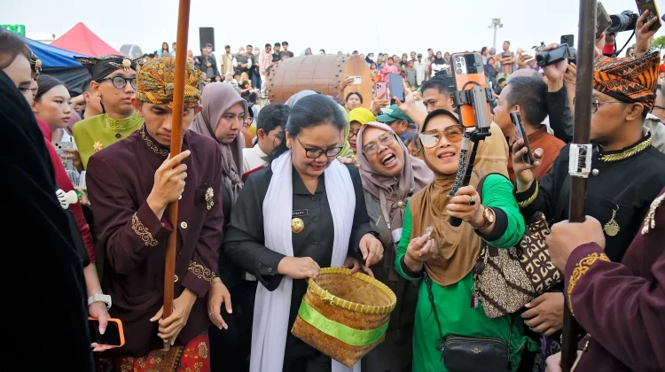 Wali Kota Semarang Kenalkan Cerita Dugderan Kepada Kafilah MTQ Nasional XXXI