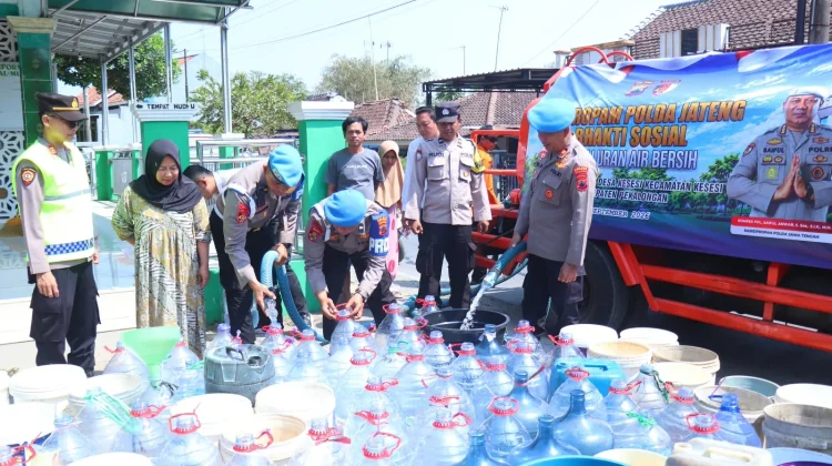 Bid Propam Polda Jateng Salurkan Air Bersih ke Warga Terdampak Kekeringan