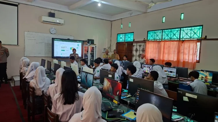 Polres Demak Bekali Pelajar SMAN 2 Mranggen Keterampilan Bijak Gunakan AI